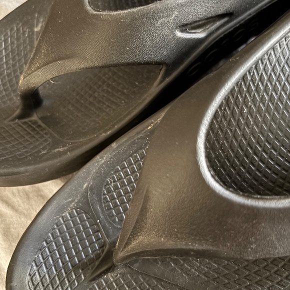 Black OOFOS OORIGINAL RECOVERY Sandals M8 W10